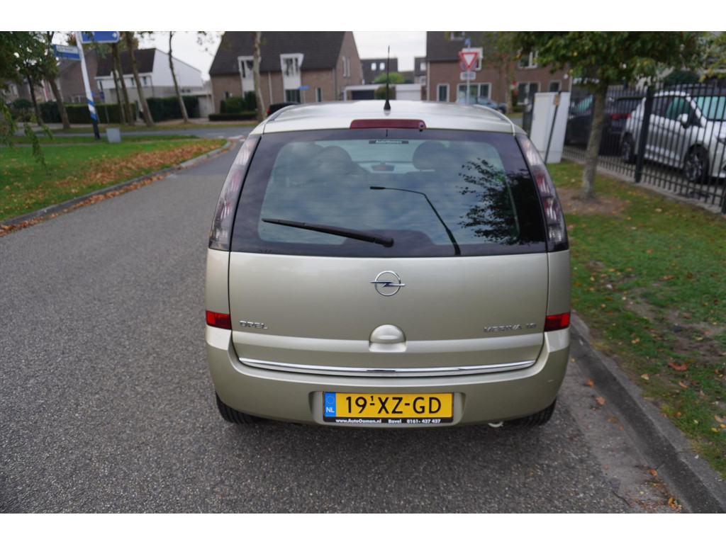 47913630-16.jpg