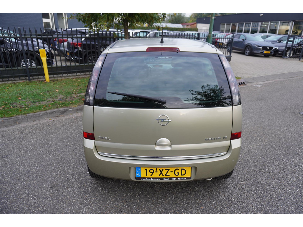 47913630-47.jpg