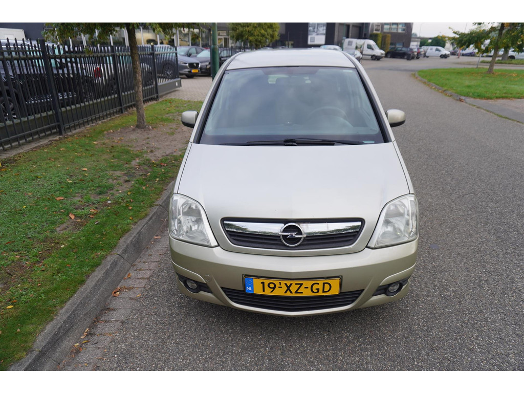 47913630-9.jpg