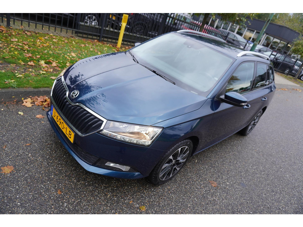 48527923-7.jpg