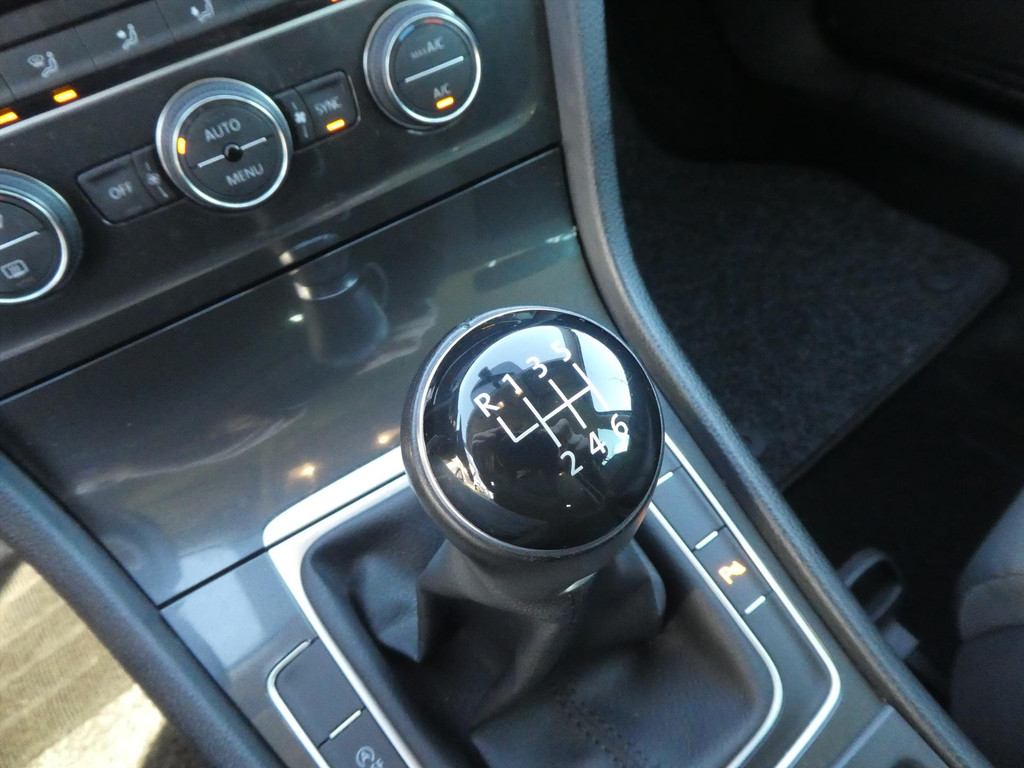 48532195-10.jpg