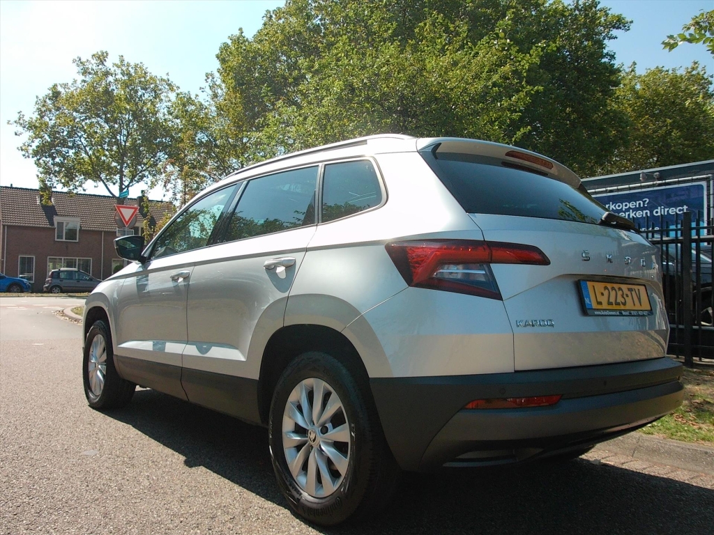56156389-12.jpg