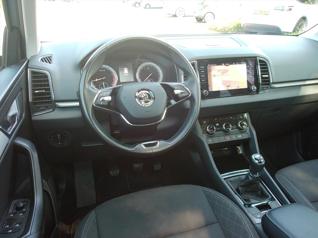 56156389-40.jpg