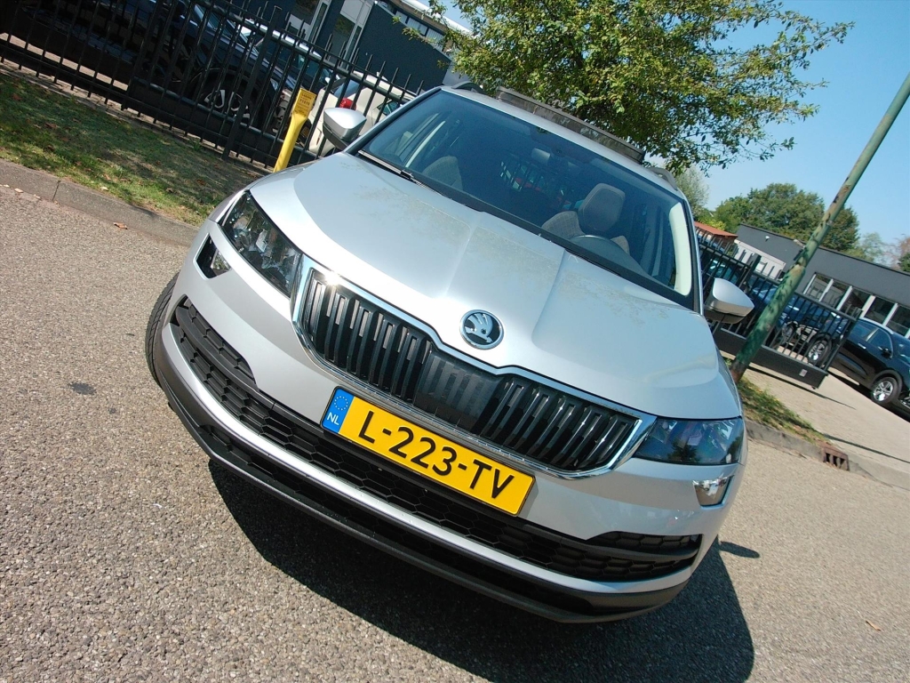 56156389-42.jpg